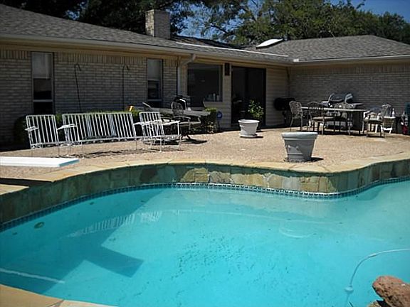 4th image of 1425 Glenhill Ln