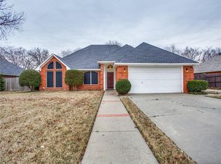 311 Woodlawn St, Krum, TX 76249