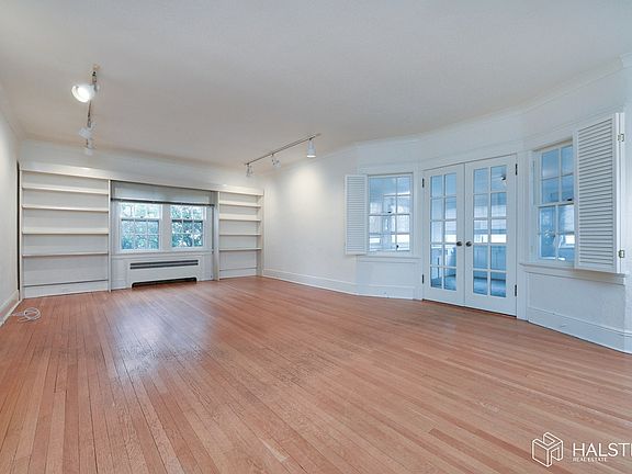 4th image of 17 Bradford Ave