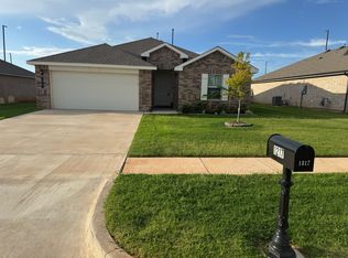 1217 E Stetson Ln, Mustang, OK 73064