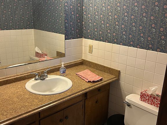 5th image of 4531 Flag Ave N