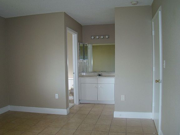 5th image of 11550-11584 NW 39th St #11572