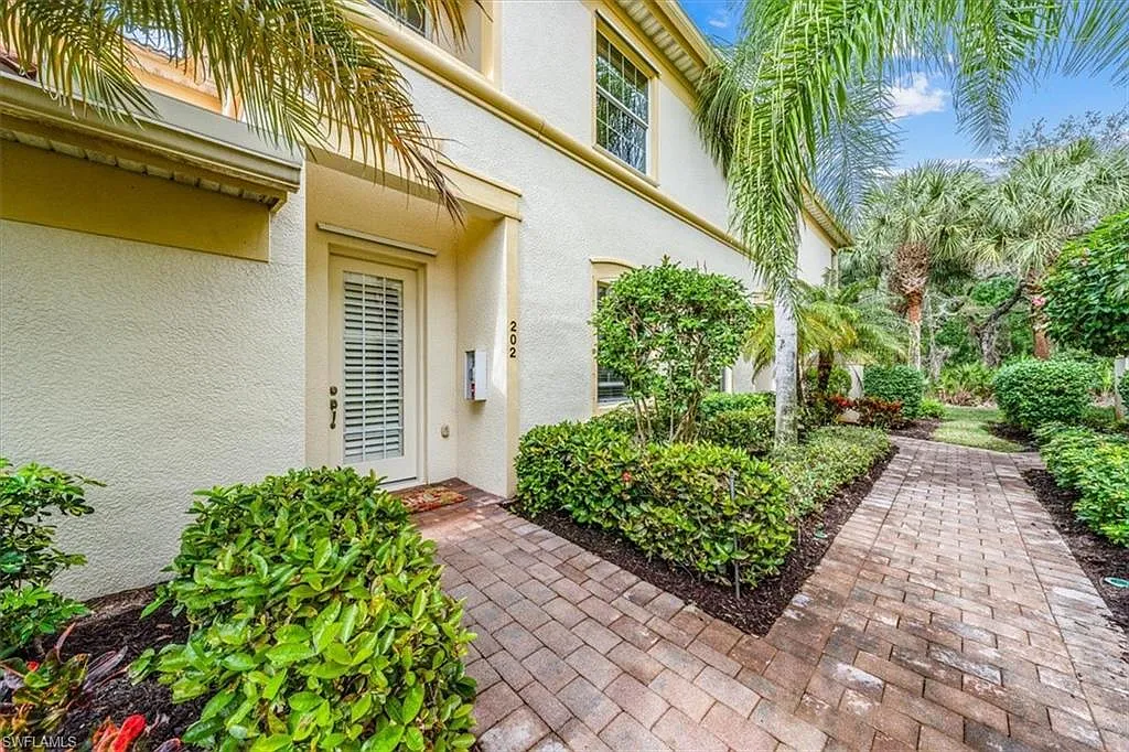 3 bed, 4.0 bath, 2178 sqft, $3,200 — Photo 3