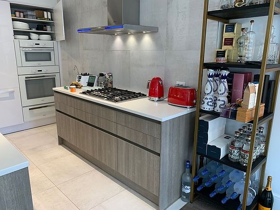4th image of 231 W 26th St #Penthouse