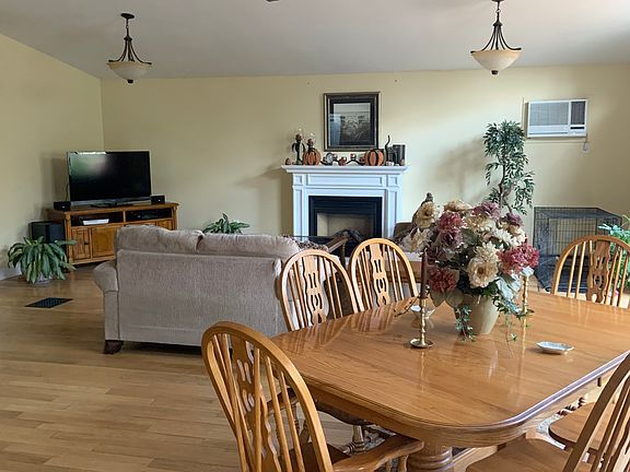 2nd image of 17 Buckingham Cir