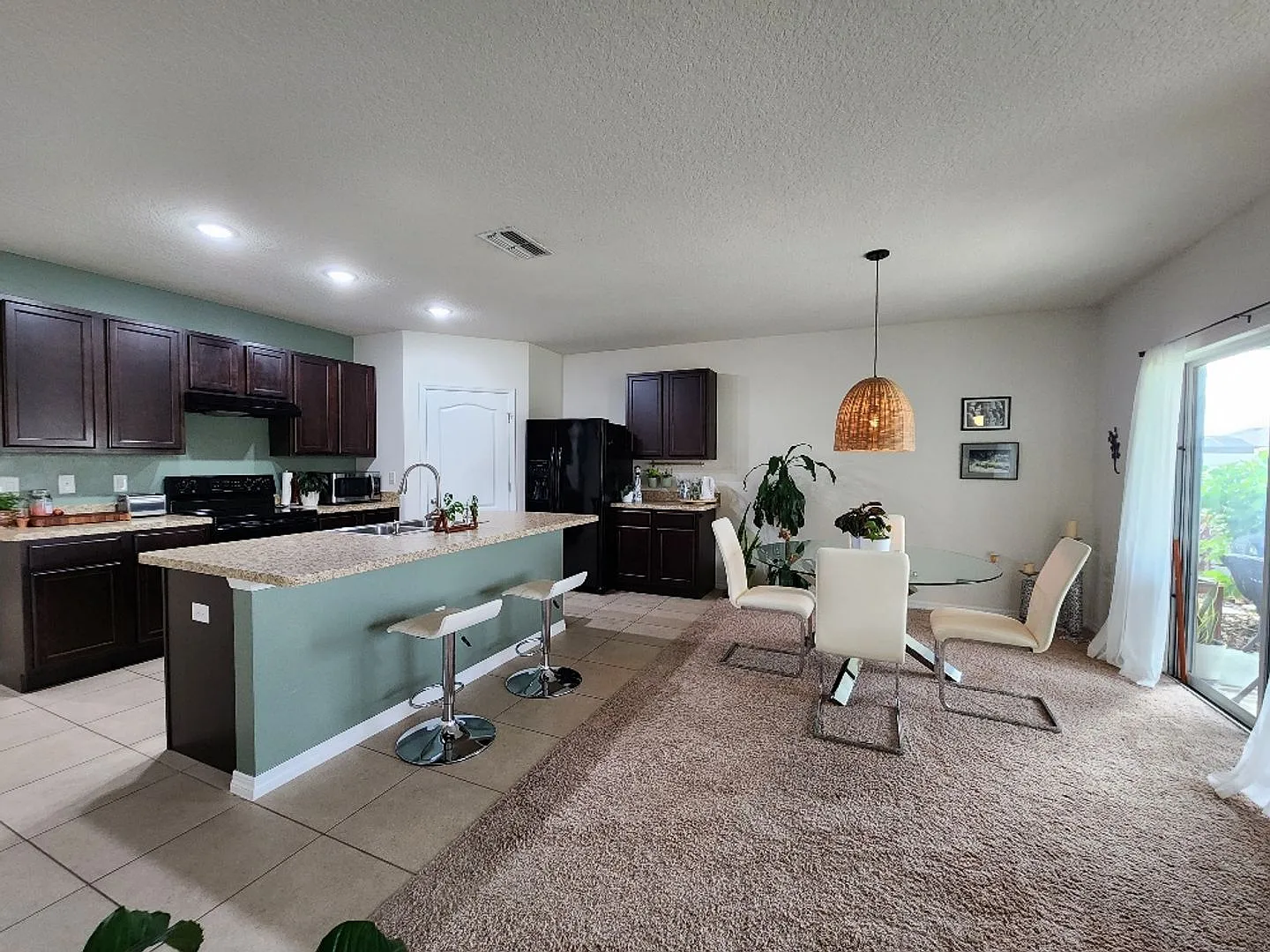 Beautiful 4-Bedroom, 2-Bath house in Lakeside Landing Community. — Photo 4