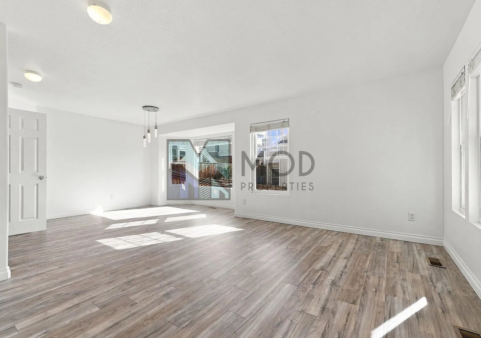 $0 Deposit Option! New Carpet! Beautiful Two-Story Home In The Conservatory At The Plains, Near H... — Photo 2