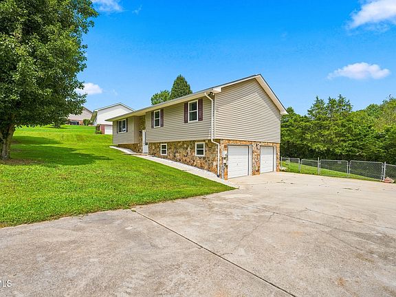4th image of 349 Valley Dr
