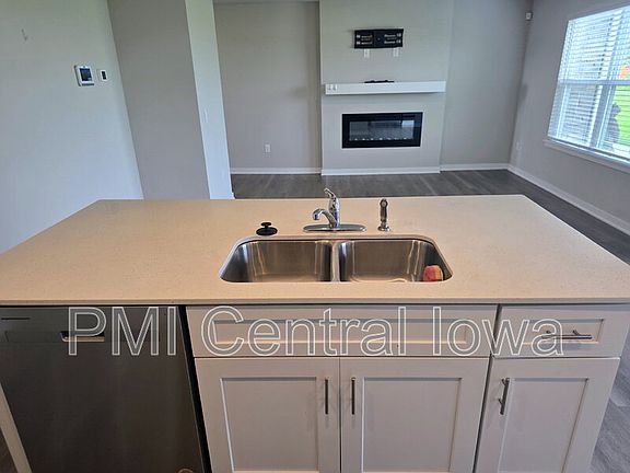 5th image of 1631 NE Crossing Oaks Ln