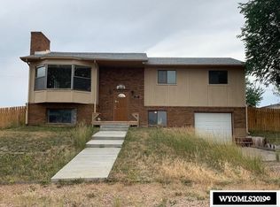 907 W Rochester Ave, Saratoga, WY 82331