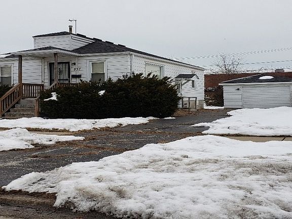 2nd image of 837 Greenbay Ave