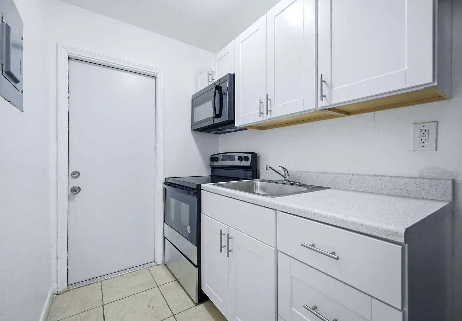 1 bed, 1.0 bath, 11421 sqft, $1,395 — Photo 1