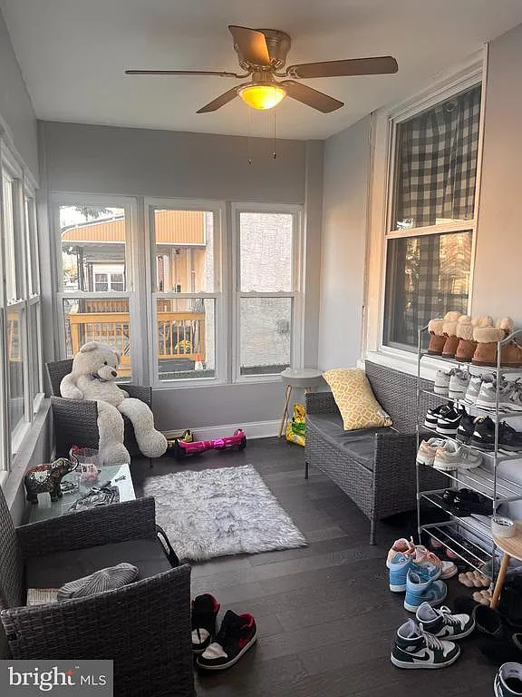 3 bed, 1.5 bath, 1666 sqft, $2,000 — Photo 1