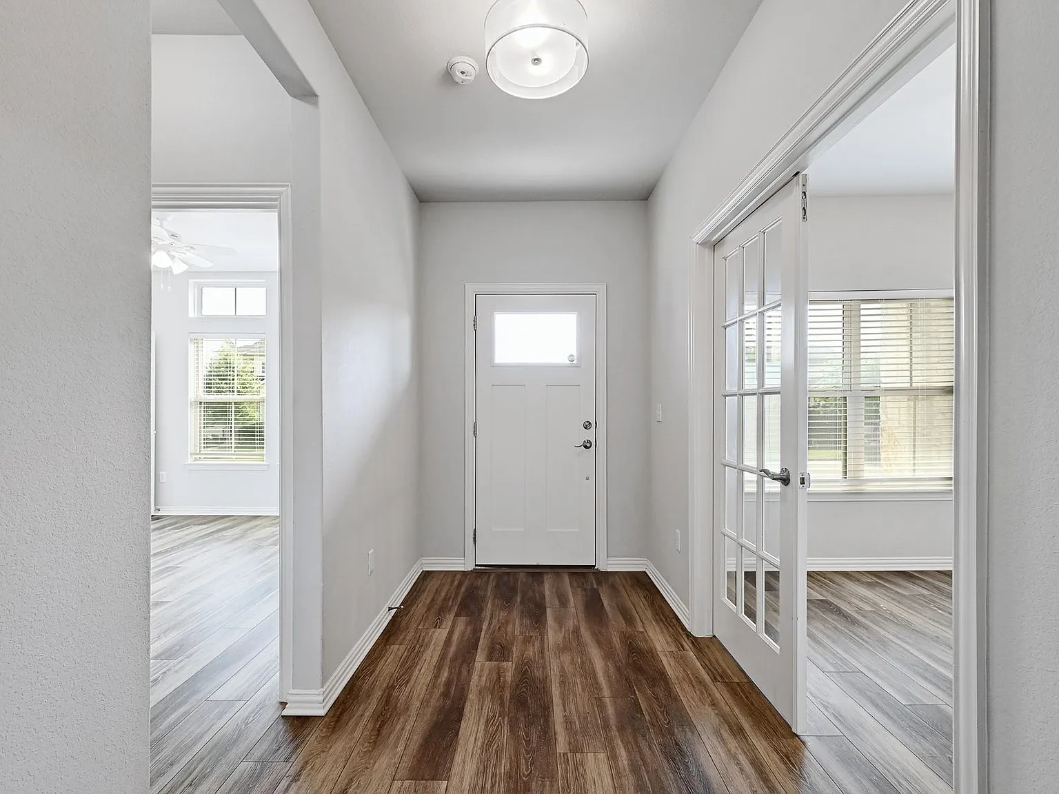 3 bed, 2.0 bath, 1894 sqft, $2,950 — Photo 4