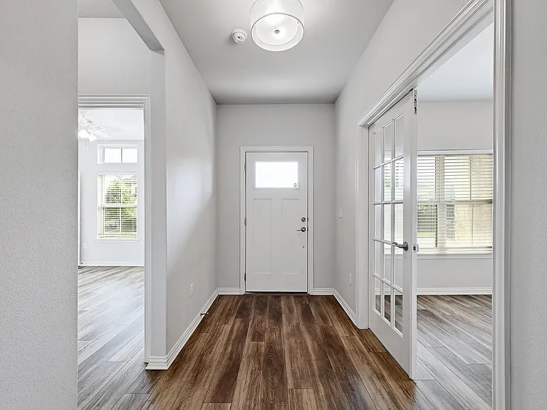 8816 Mina Dr — Photo 4