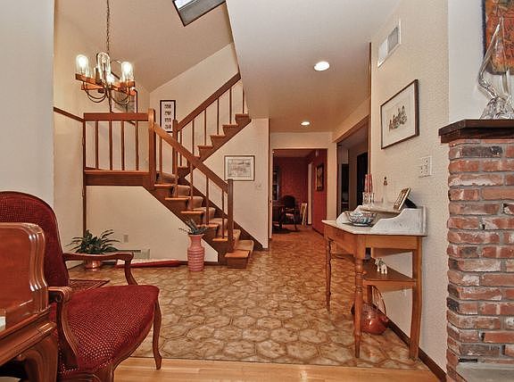 4th image of 52 Deerfield Ln S