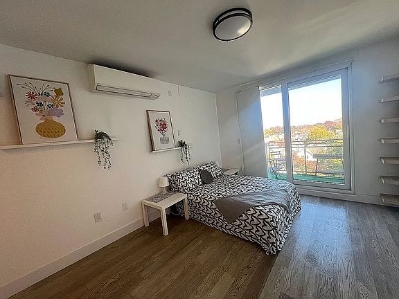 5th image of 1673 Ocean Ave #7E