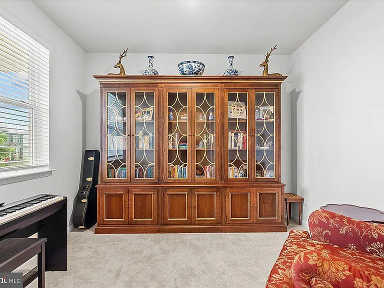 109 Woodford Dr — Photo 6