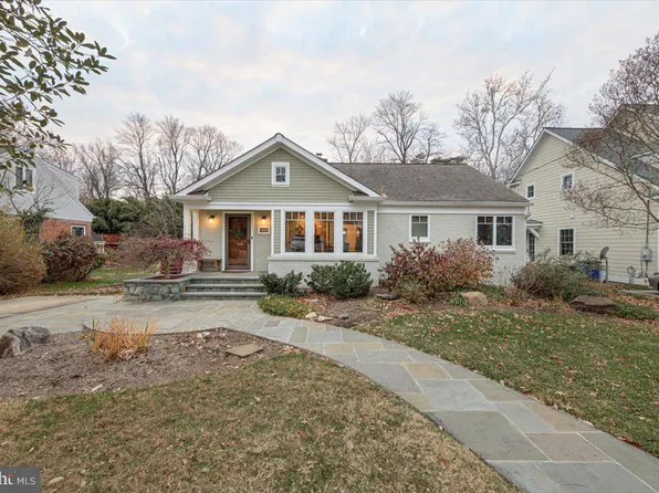 9818 Parkwood Dr, Bethesda, MD 20814