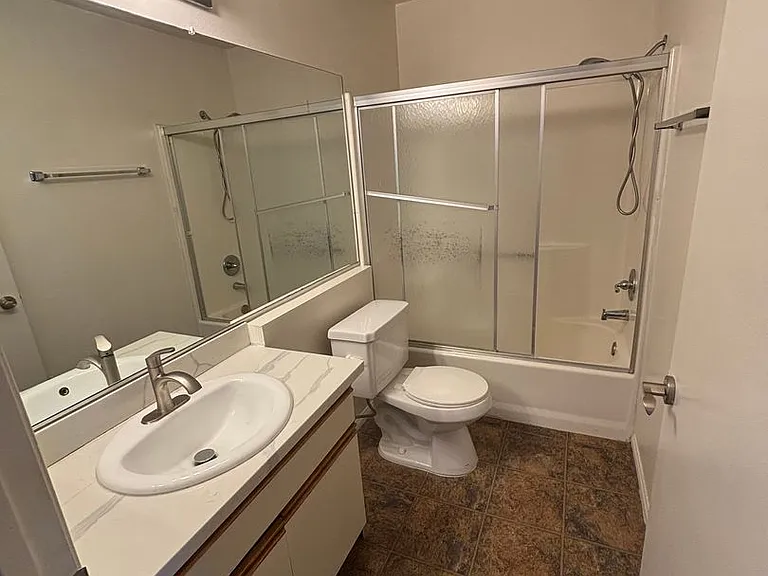 10208 Pinewood Ave — Photo 8