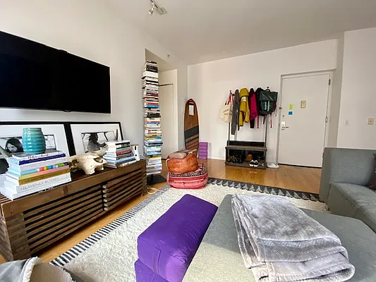 Rented by 212 Consulting Corp | media 19