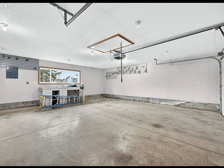 1345 NE 9th St — Photo 10