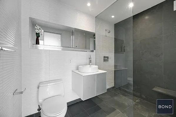 Sold by Bond New York | media 4