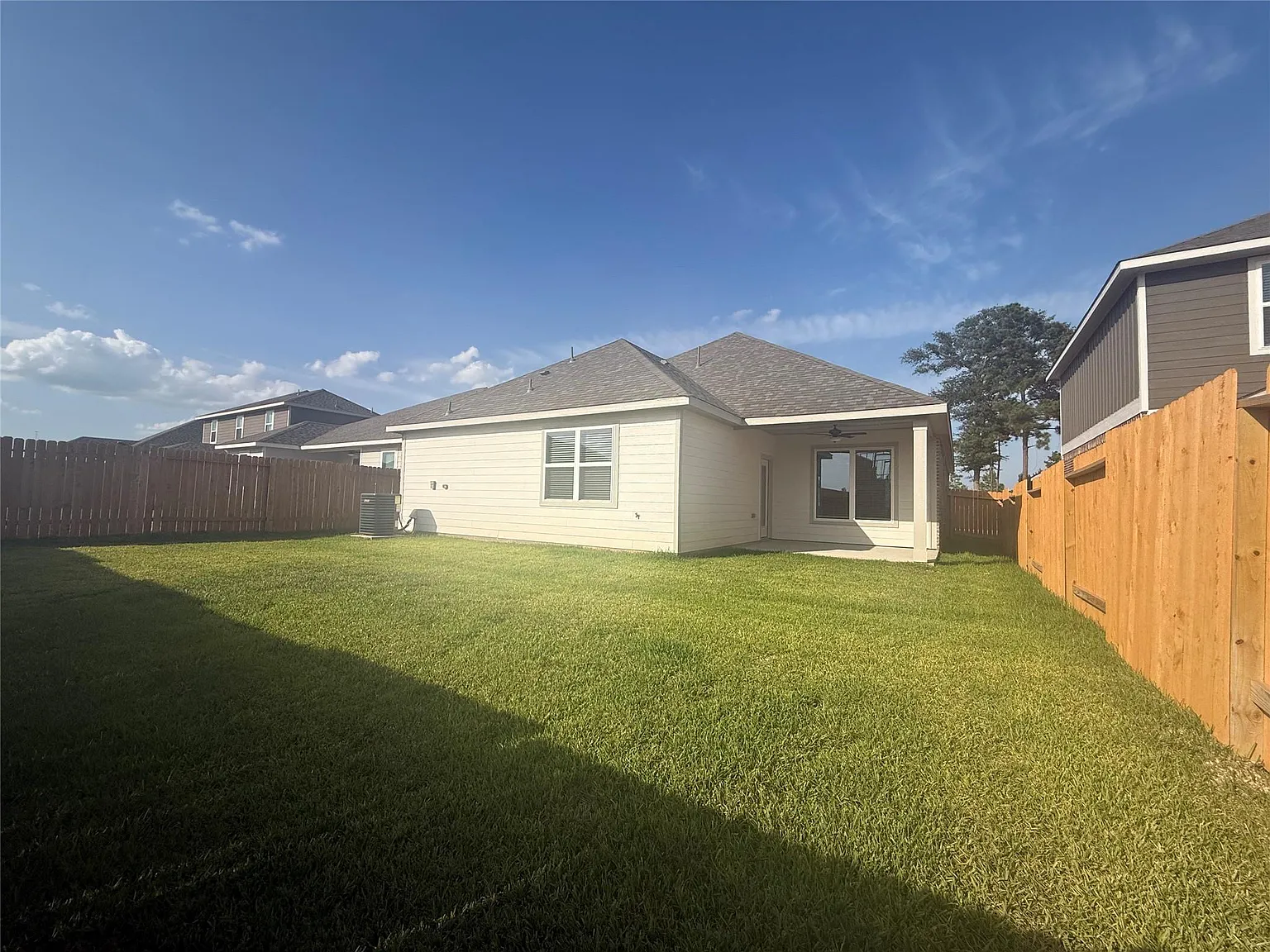 3 bed, 2.0 bath, 1847 sqft, $2,195 — Photo 2