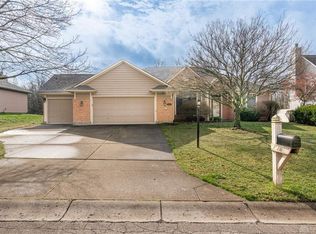 230 Lakeside Dr, Springboro, OH 45066