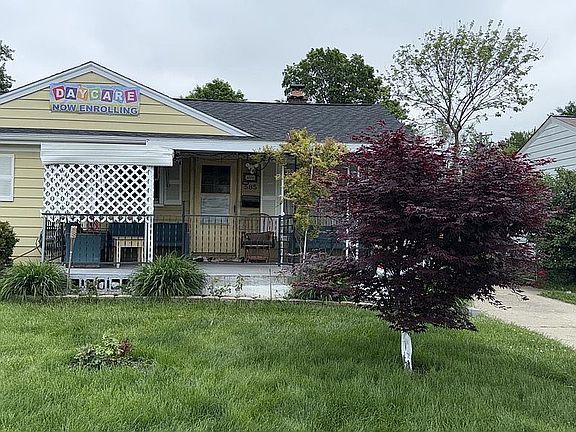 2nd image of 585 Rosewood Ave
