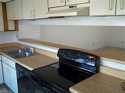 3rd image of 3095 Glastonbury Dr