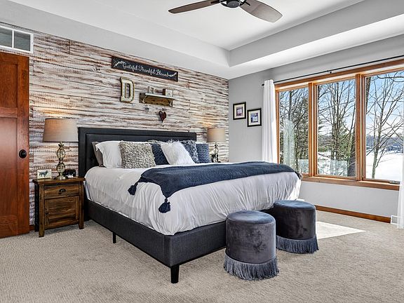 5th image of 9799 Lee Lake Rd