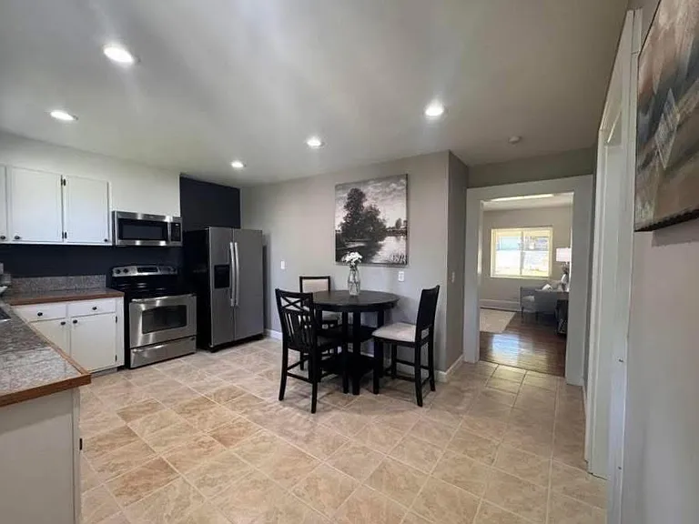 408 Broughton St — Photo 5