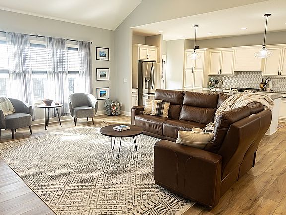 5th image of 3800 Bushwillow Dr