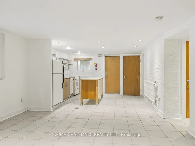 321 Palmerston Blvd #A — Photo 1