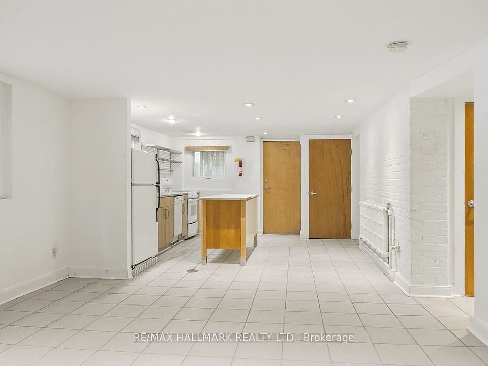 1st image of 321 Palmerston Blvd #A