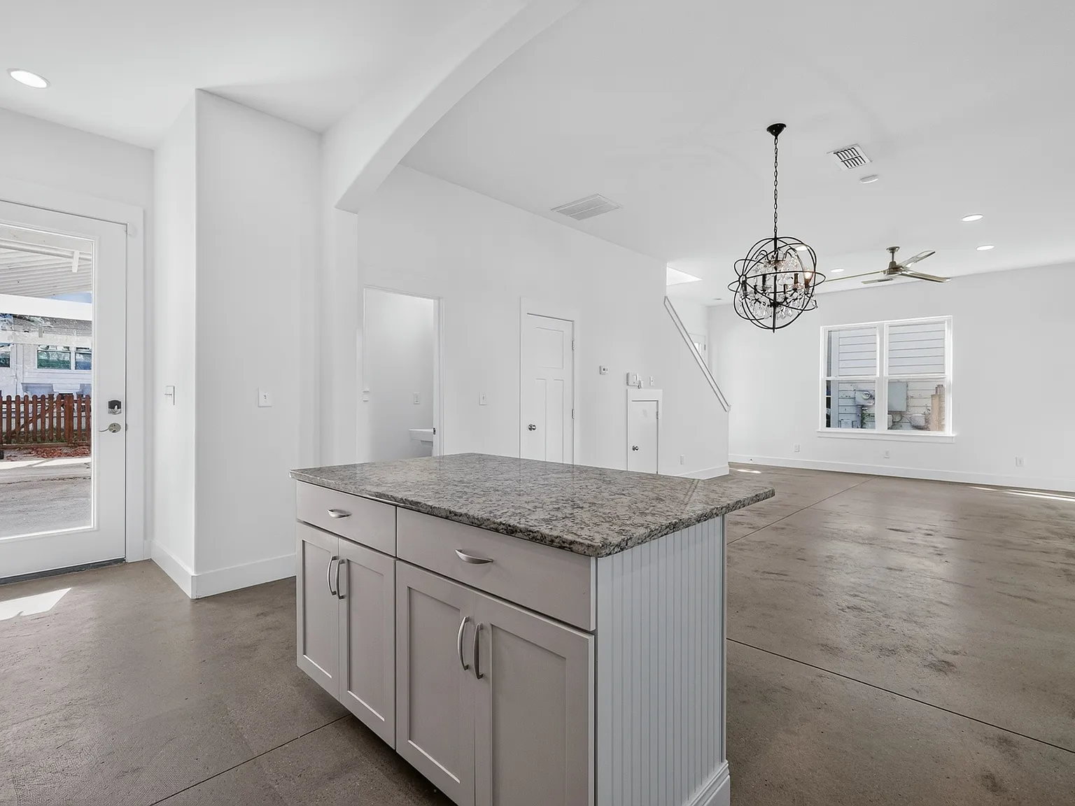 3 bed, 2.5 bath, 1650 sqft, $3,200 — Photo 2