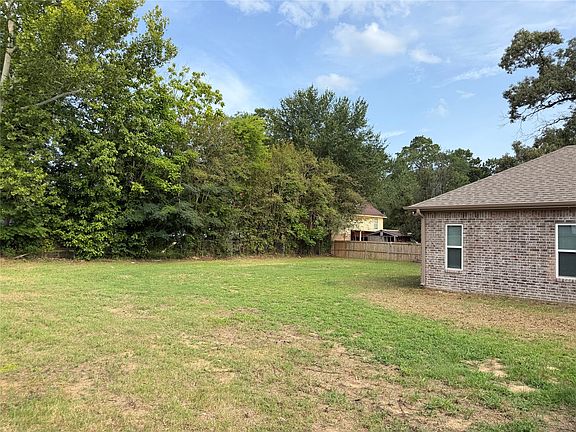 5th image of 449 Cypress St