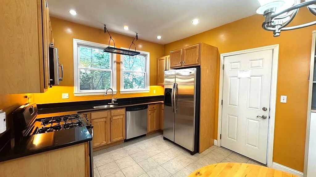 3 bed, $3,800 — Photo 1