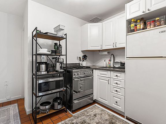 5th image of 332 W 101st St APT 2R