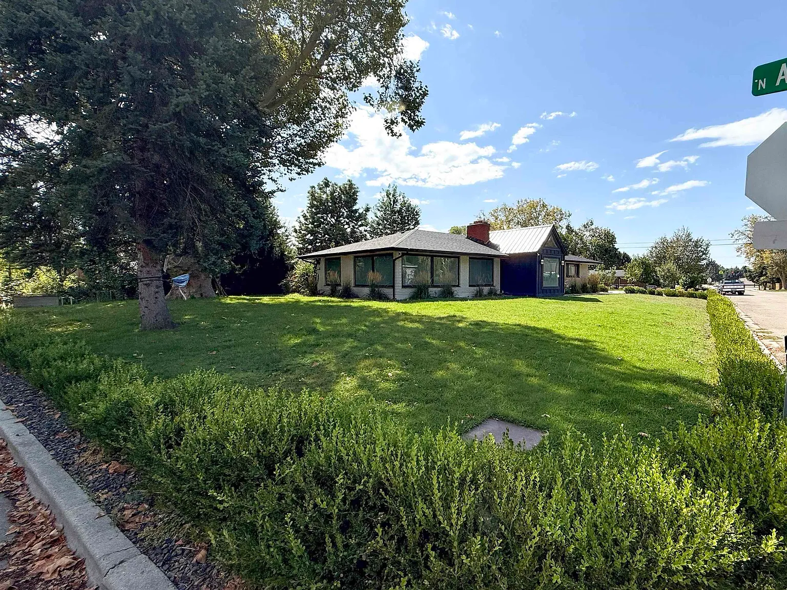 4 bed, 3000 sqft, $6,000 — Photo 2