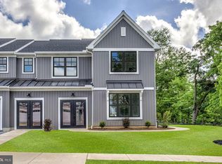 102 Village Dr, Millersville, PA 17551