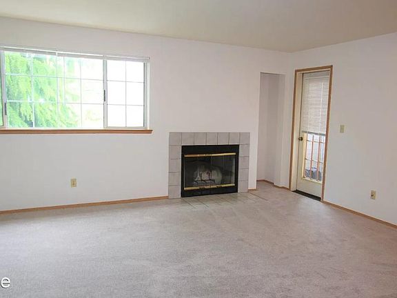 3rd image of 9226 Fremont Ave N #Pa5yzgpkp