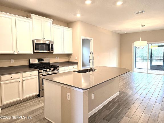 5th image of 329 TINTAMARRE Drive