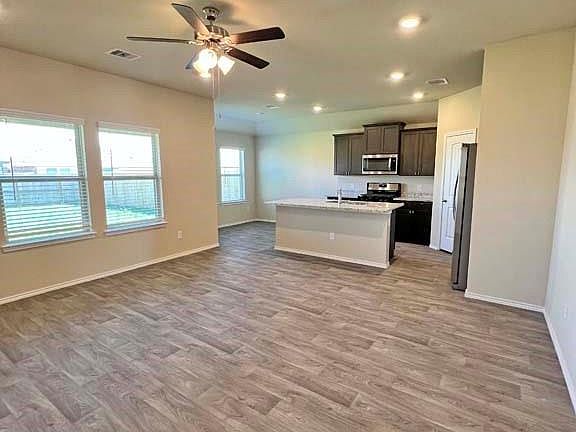3rd image of 2409 Dog Leg Ln