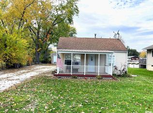 209 5th St, Colona, IL 61241