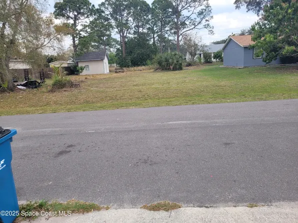 433 Borraclough Ave NW, Palm Bay, FL 32907