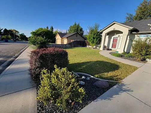 1747 N Eagle Creek Way — Photo 1