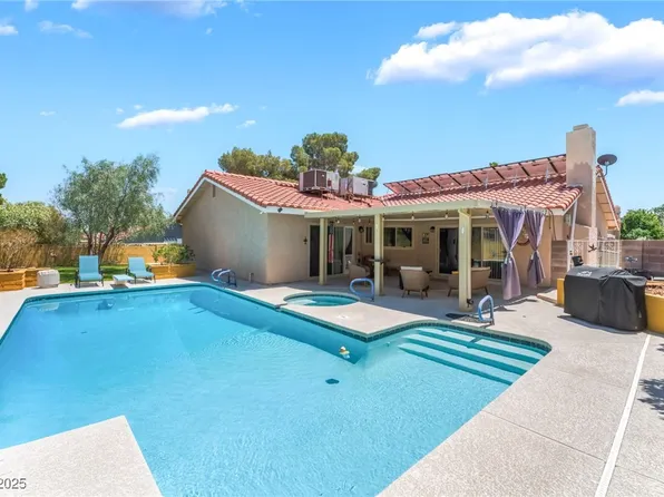 8700 Isola Dr, Las Vegas, NV 89117