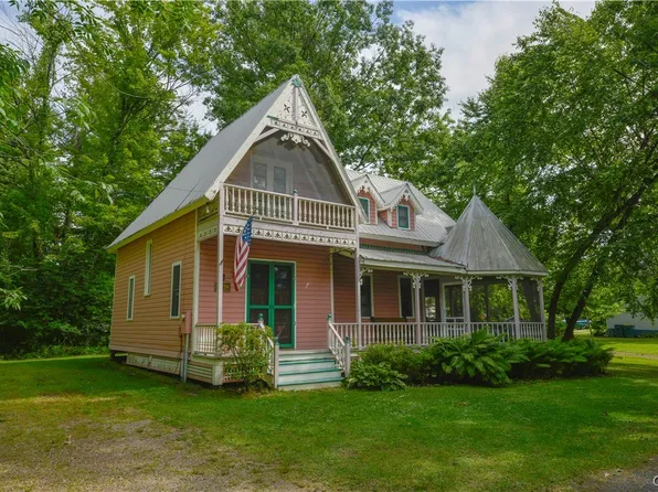 193 Island Ave, Wellesley Island, NY 13640